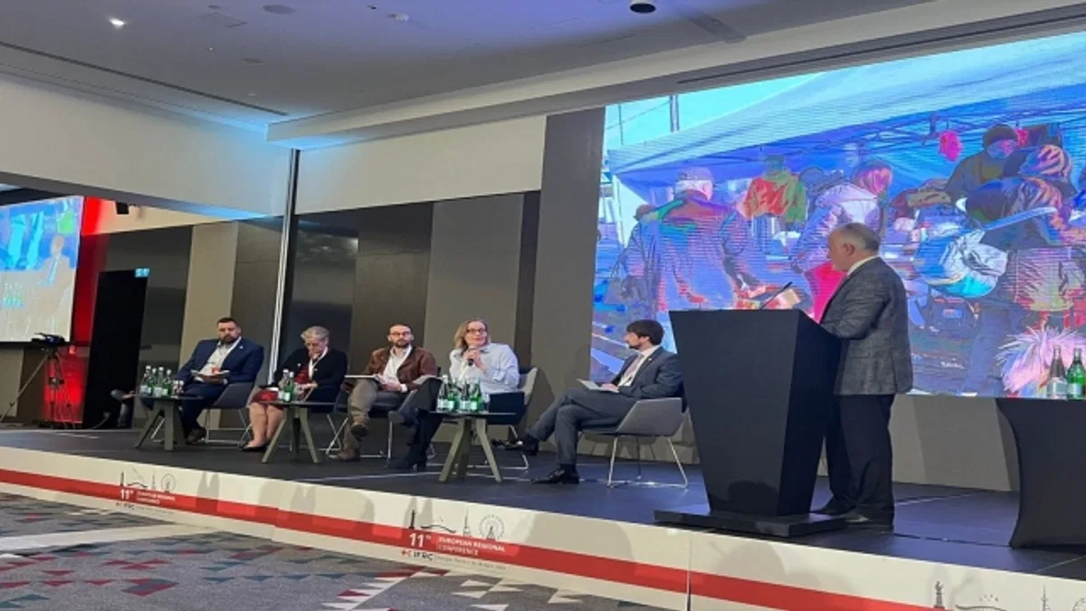 Kızılay ve Kızılhaç Dernekleri konferansı