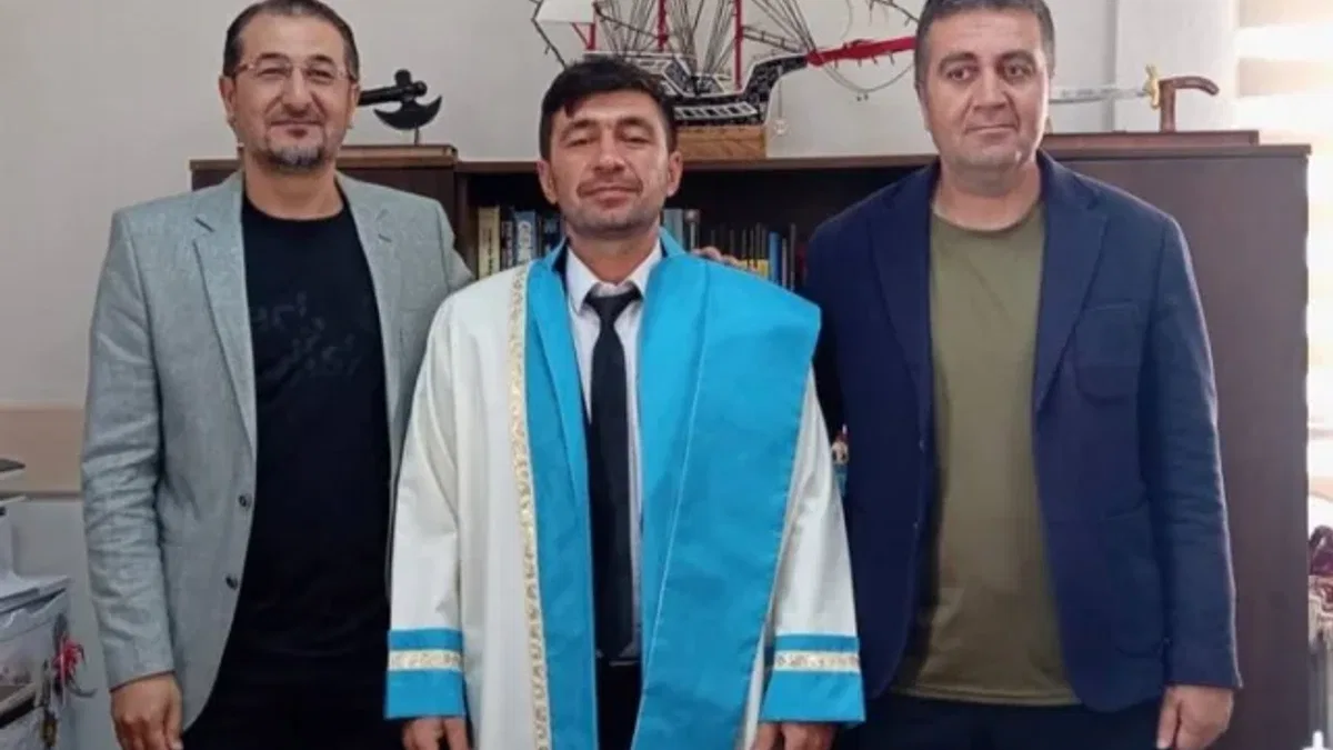 PİKOM'dan ilk doktora mezununa tebrik