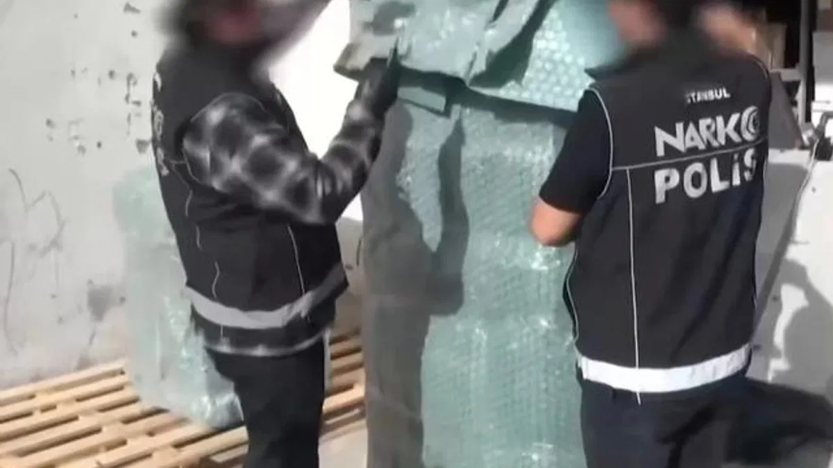 Esenyurt'ta kargoya gizlenmiş 28 kiloluk uyuşturucu ele geçirildi