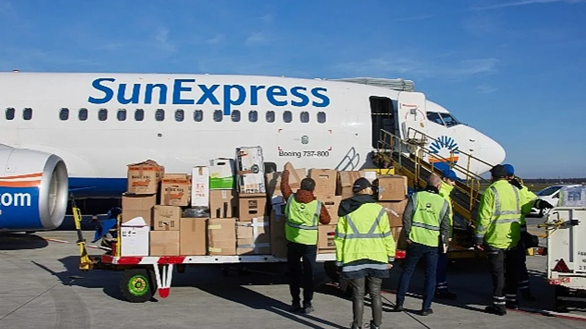 Almanya'dan SunExpress öncülüğünde 450 ton yardım malzemesi getirildi