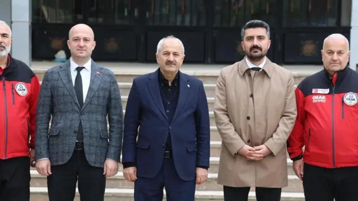 Başkan Büyükgöz Hatay'da deprem şehitlerini andı