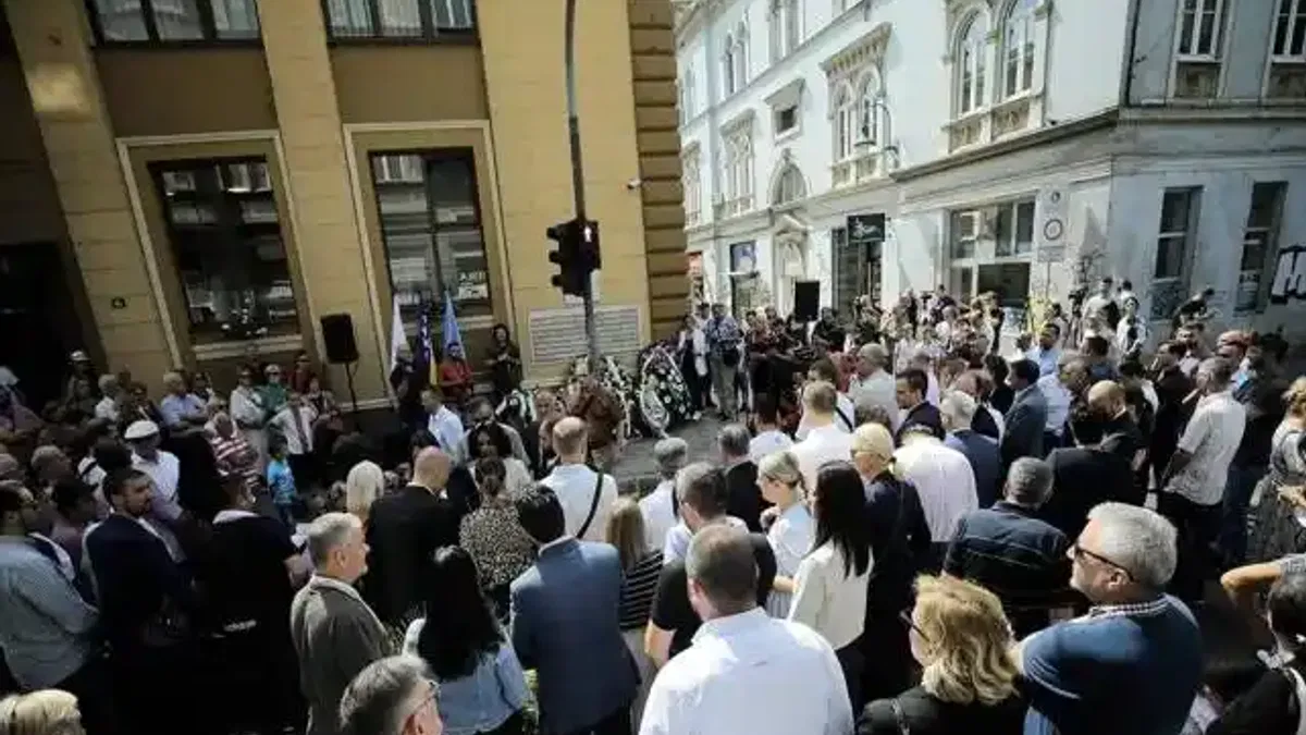 Bosna Hersek'te 27 yıl önceki pazar yeri katliamının kurbanları törenle anıldı