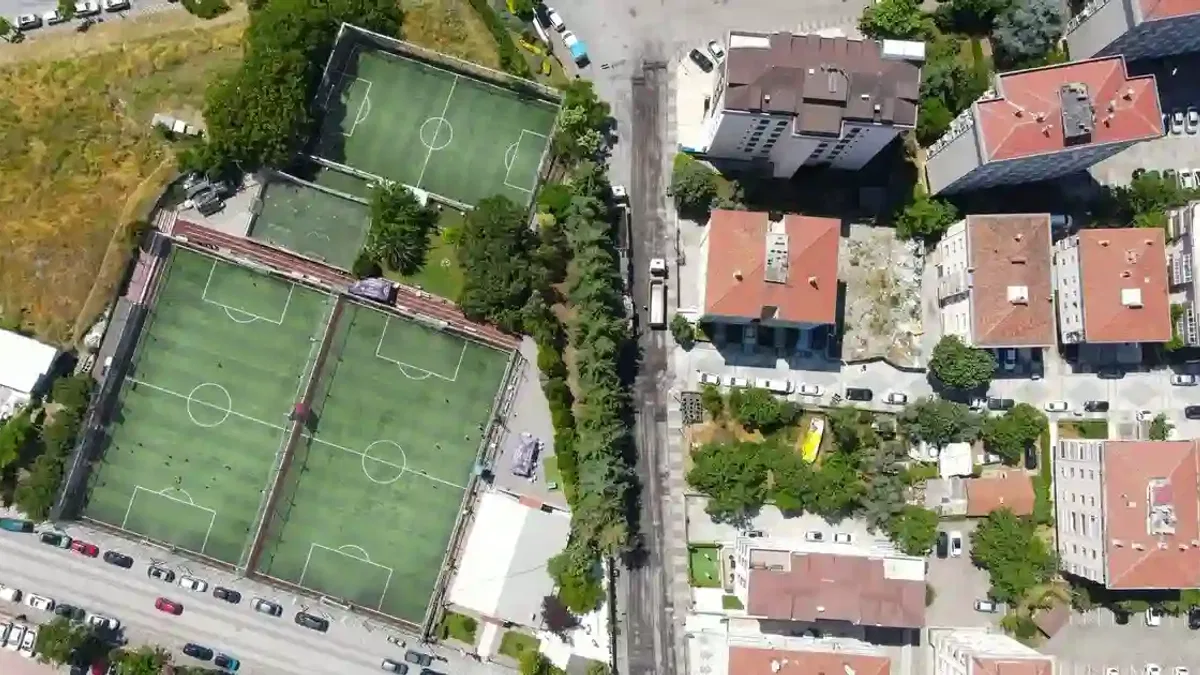 İstanbul Maltepe’nin sokaklarına yaz bakımı