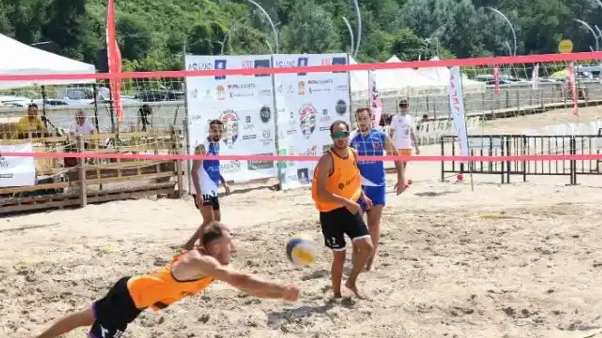 Şile sahili plaj voleybolu ile renklendi
