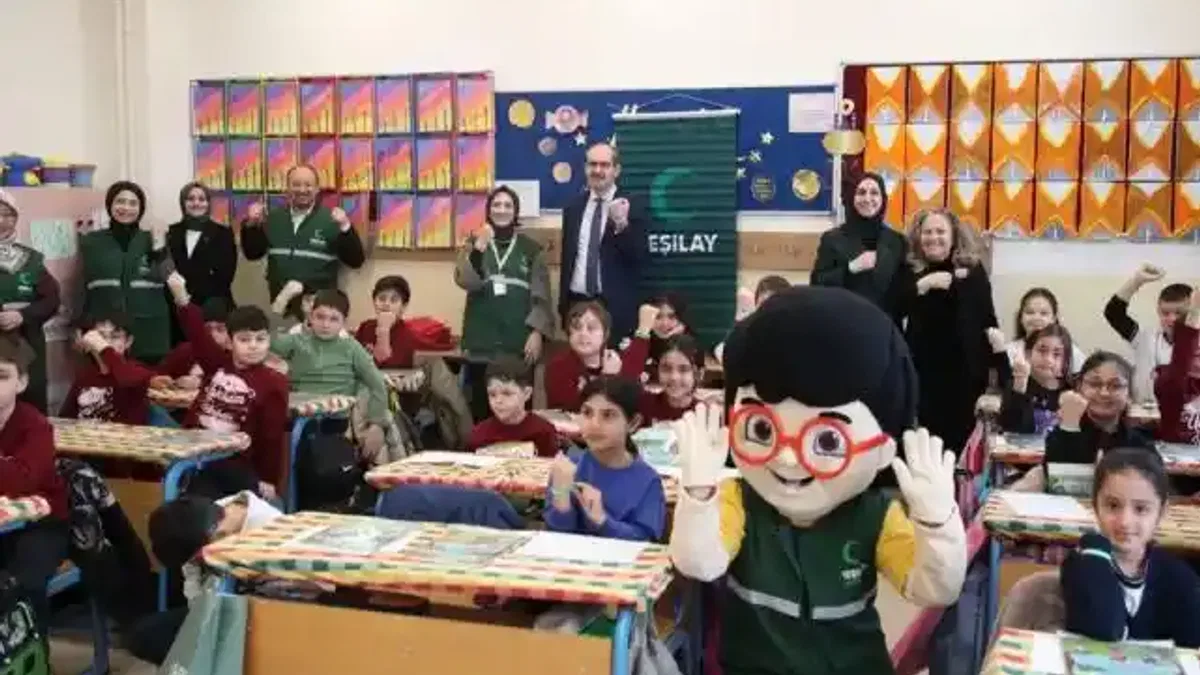 Yeşilay farkındalığı için ilk ders zili 'bağımsız gelecek' için çaldı