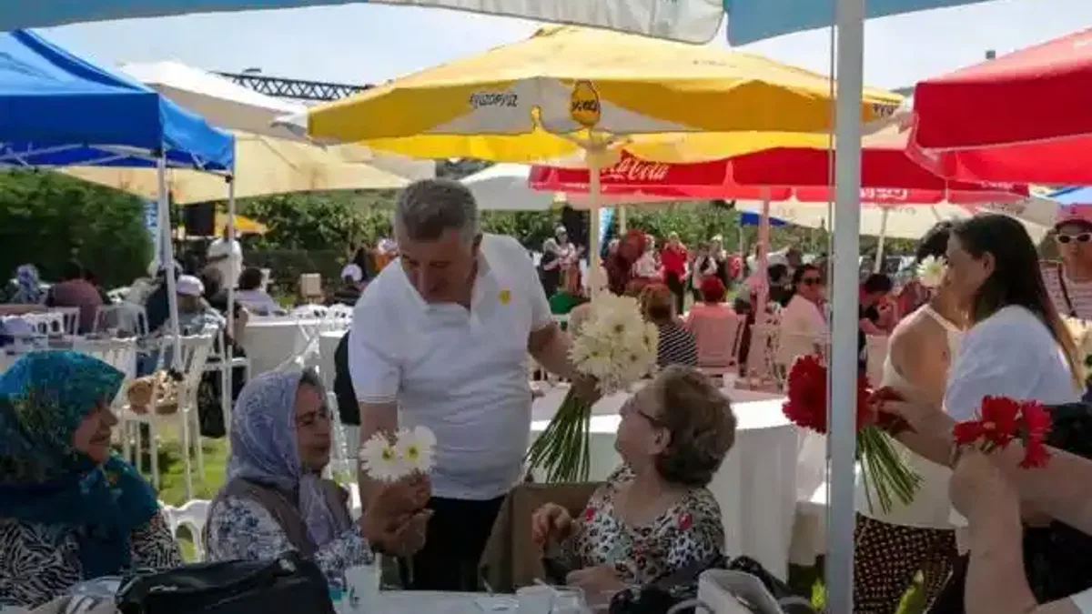 Anneler Günü’nde Güzelbahçe’de sevgi dolu buluşma