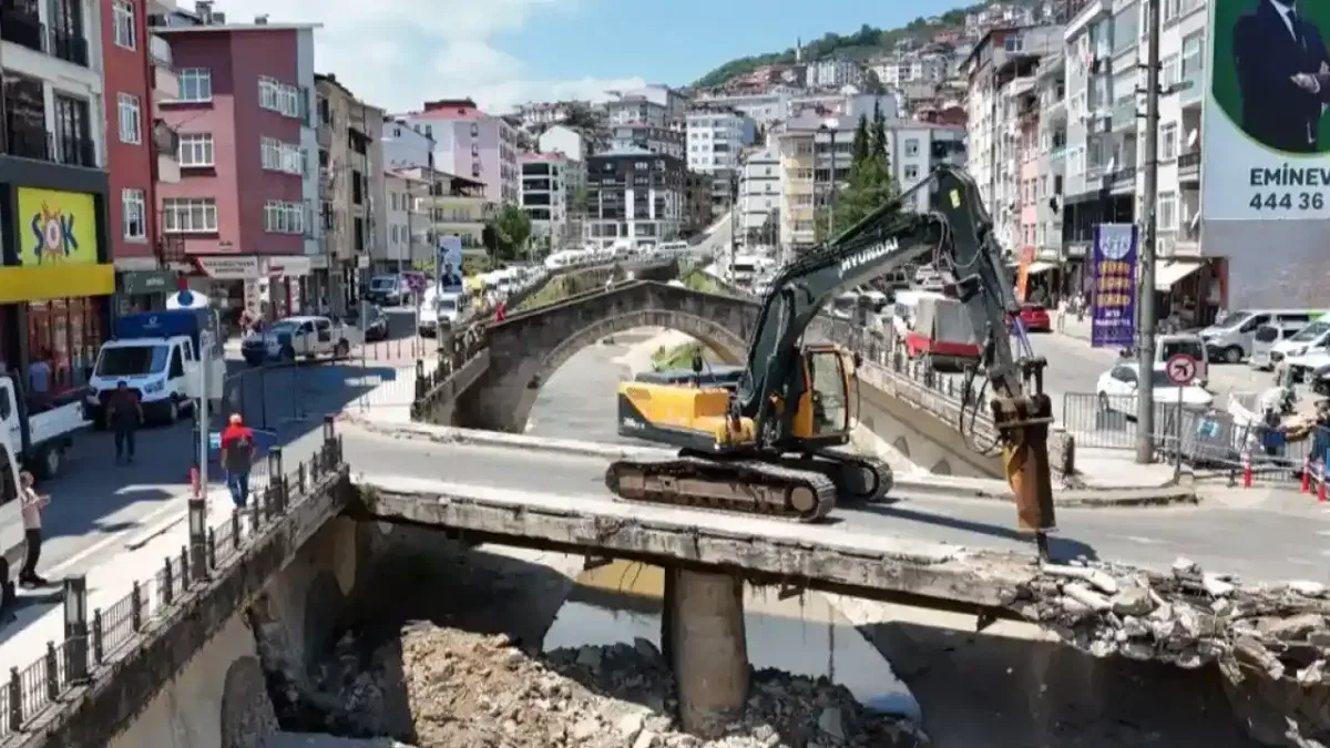 Ordu’da Bülbül Deresi üzerindeki köprü yenileniyor