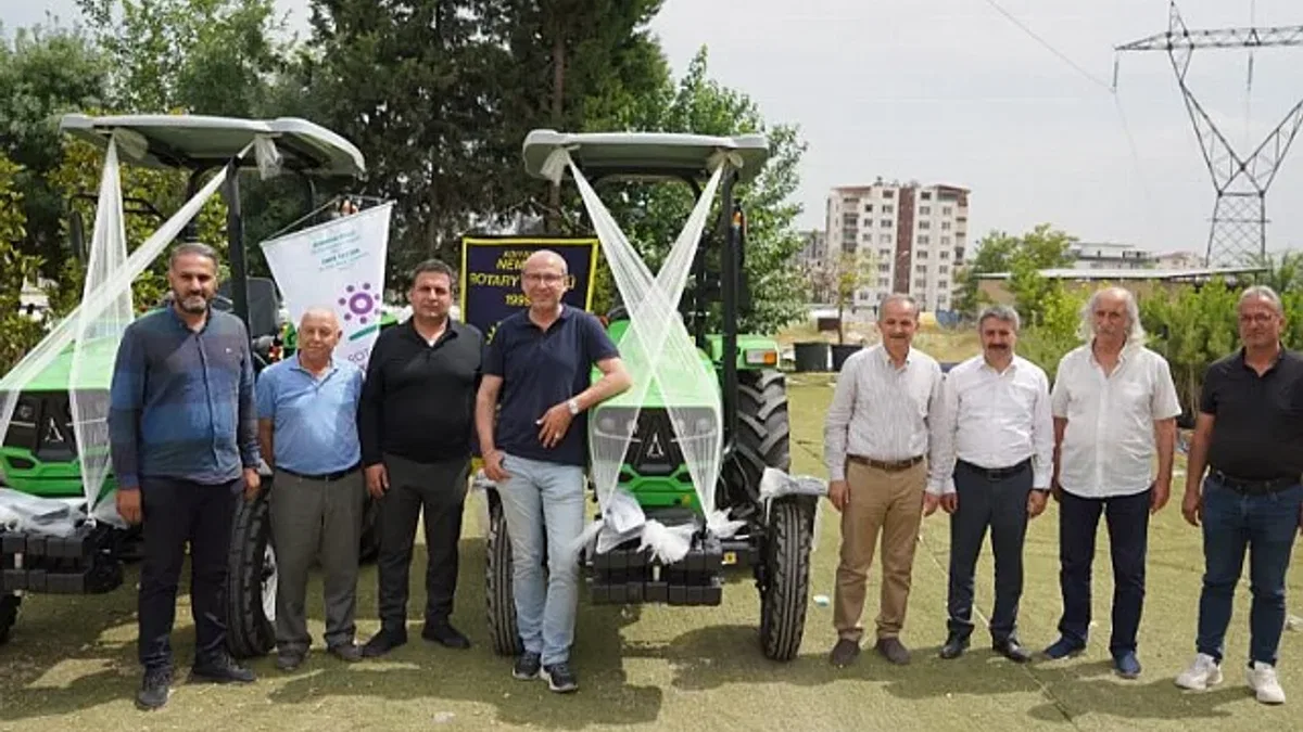 Rotary Gölbaşı ve Adıyaman Belediyesi'ne traktör aldı