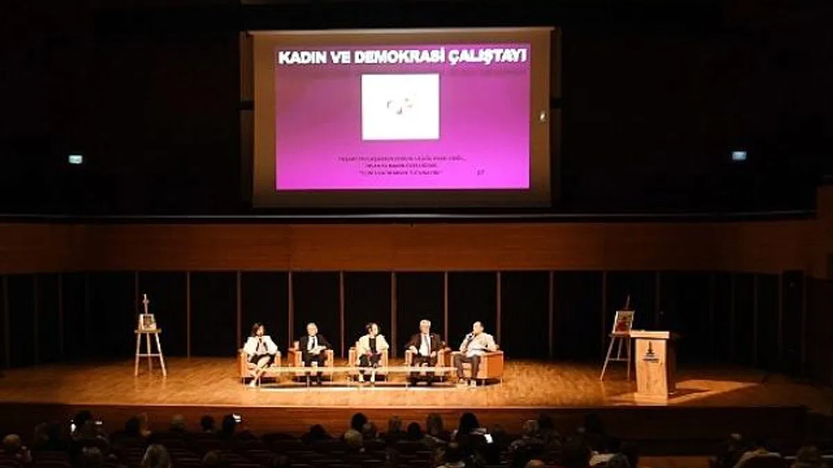 Başkan Eşki 'Kadın ve Demokrasi Çalıştayı'nda konuştu: "Cumhuriyet başlı başına bir kadın devrimidir"