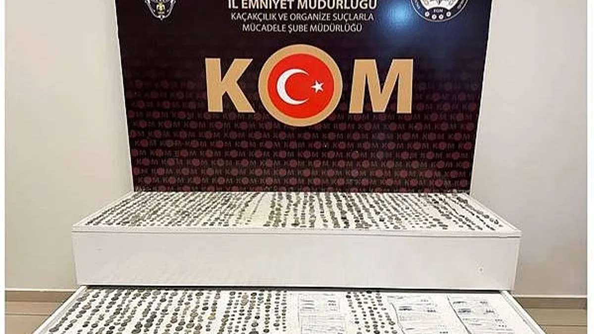 Polisin durdurduğu araçtan binlerce sikke çıktı