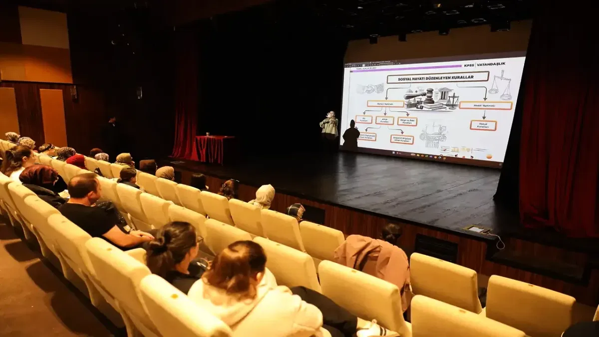 Sakarya'da KPSS ön lisans adayları sınav bilgilerini tazeledi