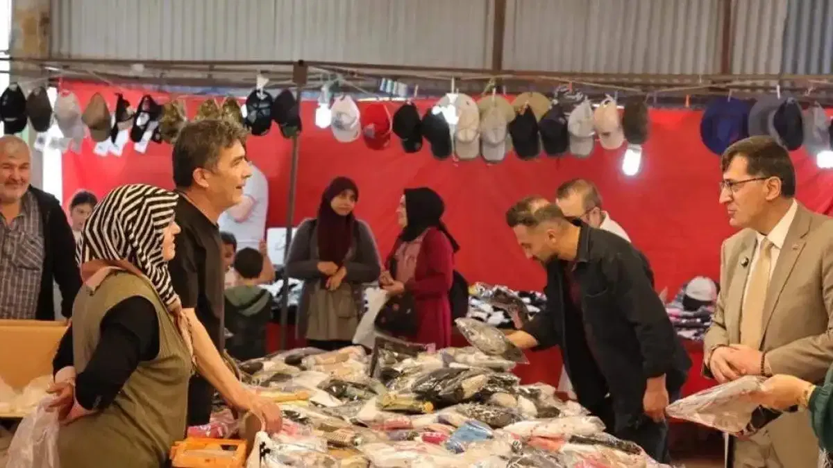 Kütahya'da Başkan Kahveci'den Bayram Pazarı’na ziyaret