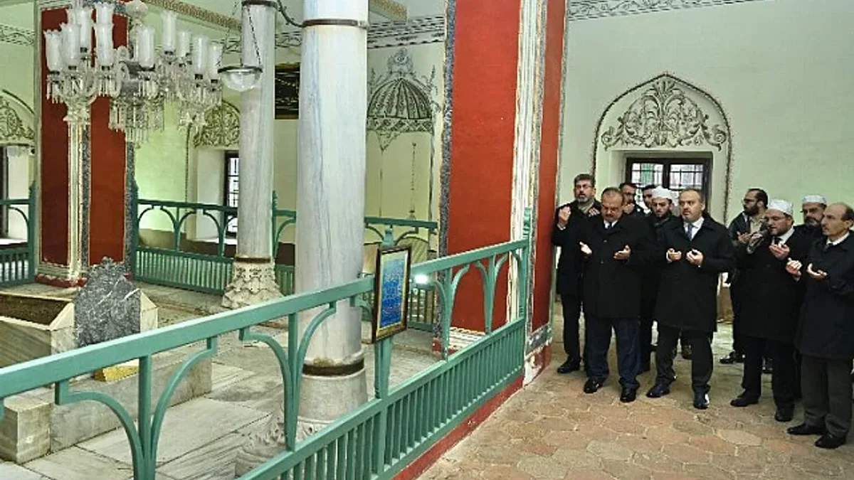 Sultan 2. Murad Han dualarla anıldı