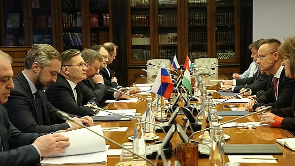 Rosatom Genel Müdürü Likhachev, Macaristan Dışişleri ve Dış Ticaret Bakanı Péter Szijjártó ile görüştü