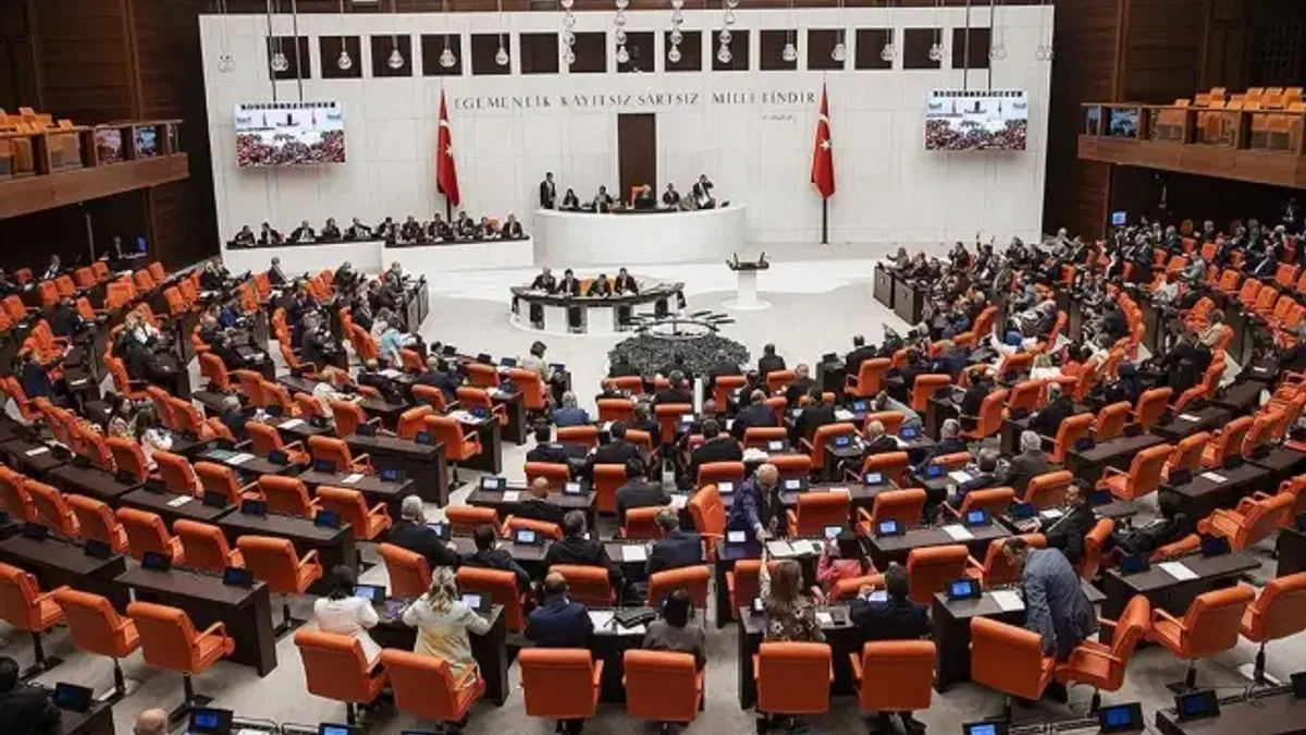 Bedelli askerlik düzenlemesini de içeren kanun teklifi TBMM Genel Kurulunda kabul edildi