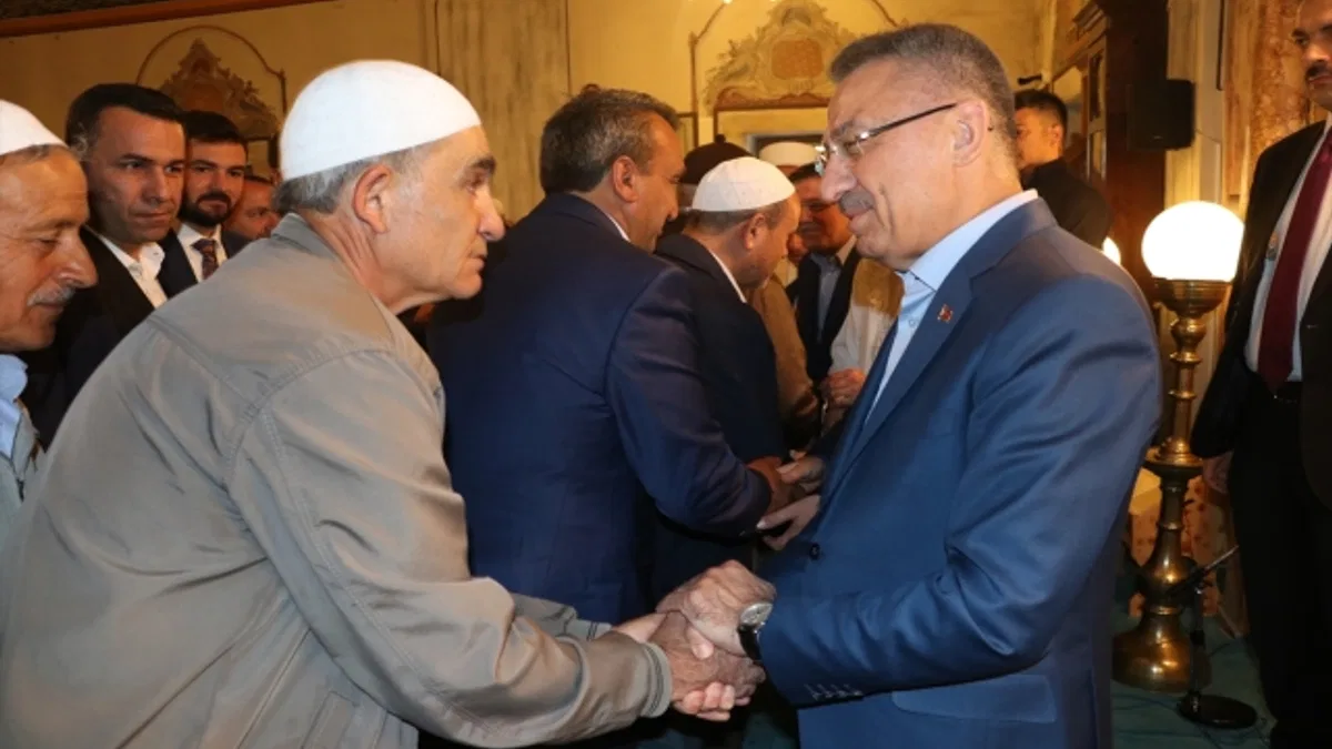 Cumhurbaşkanı Yardımcısı Fuat Oktay, bayram namazını Yozgat'ta kıldı
