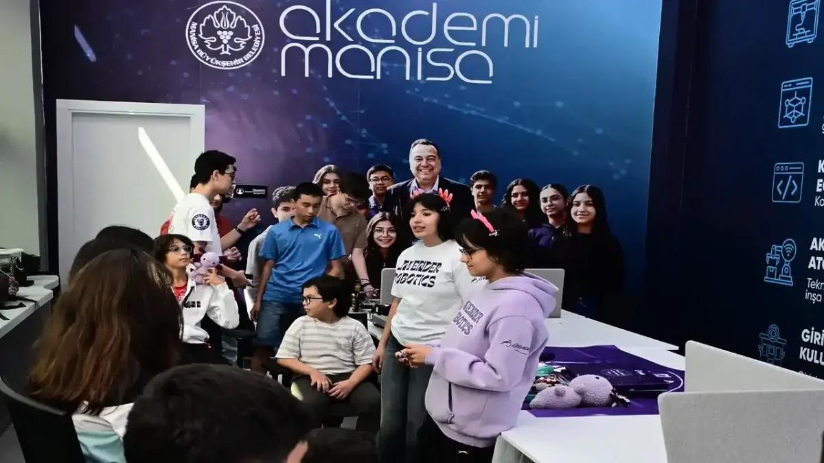 Manisa'da gençlere robotik ve mühendislik deneyimi