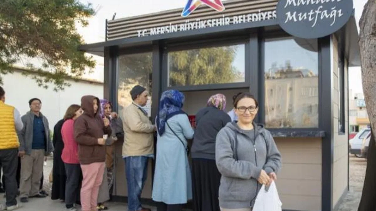 3 çeşit yemek 10 lira! Herkes Mahalle Mutfakları'na koştu