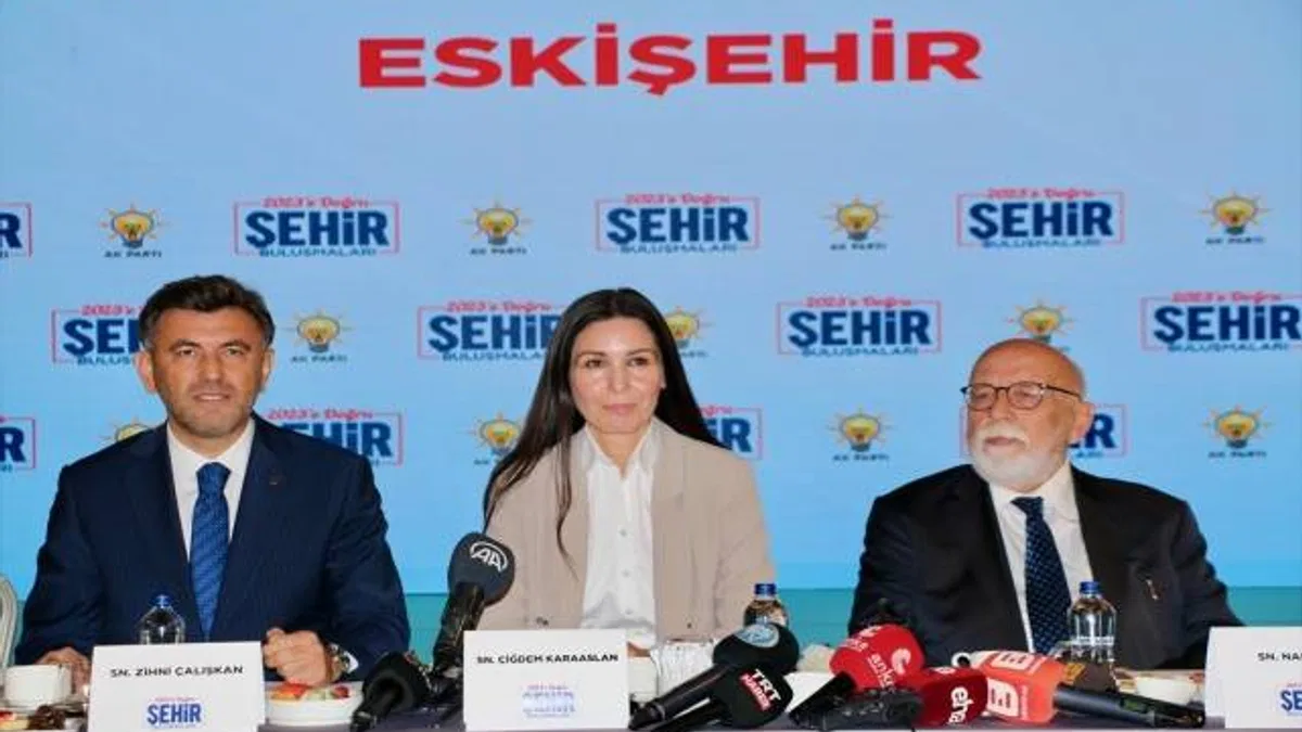 AK Parti'li Karaaslan, Eskişehir'de "2023'e Doğru Şehir Buluşmaları" programında konuştu: