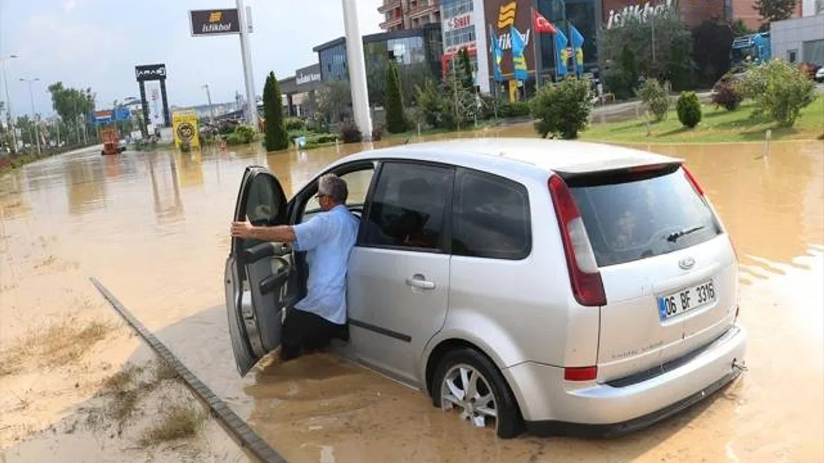 Kastamonu'da sağanak ve dolu hayatı olumsuz etkiledi