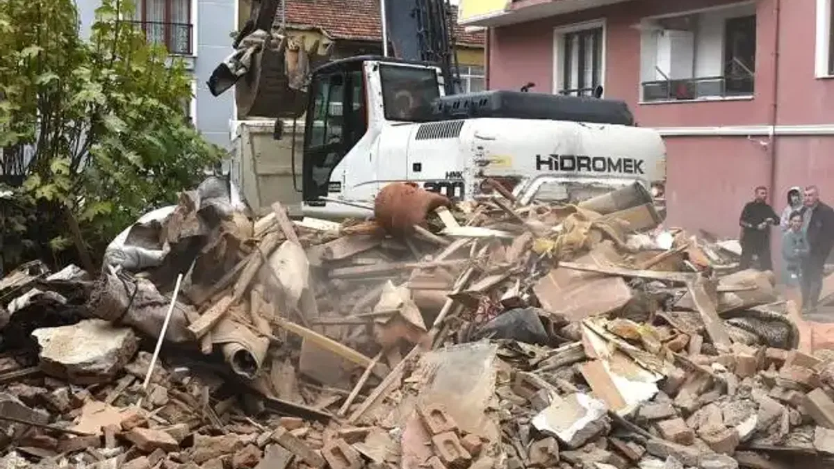 Bursa Gemlik'te metruk temizlik