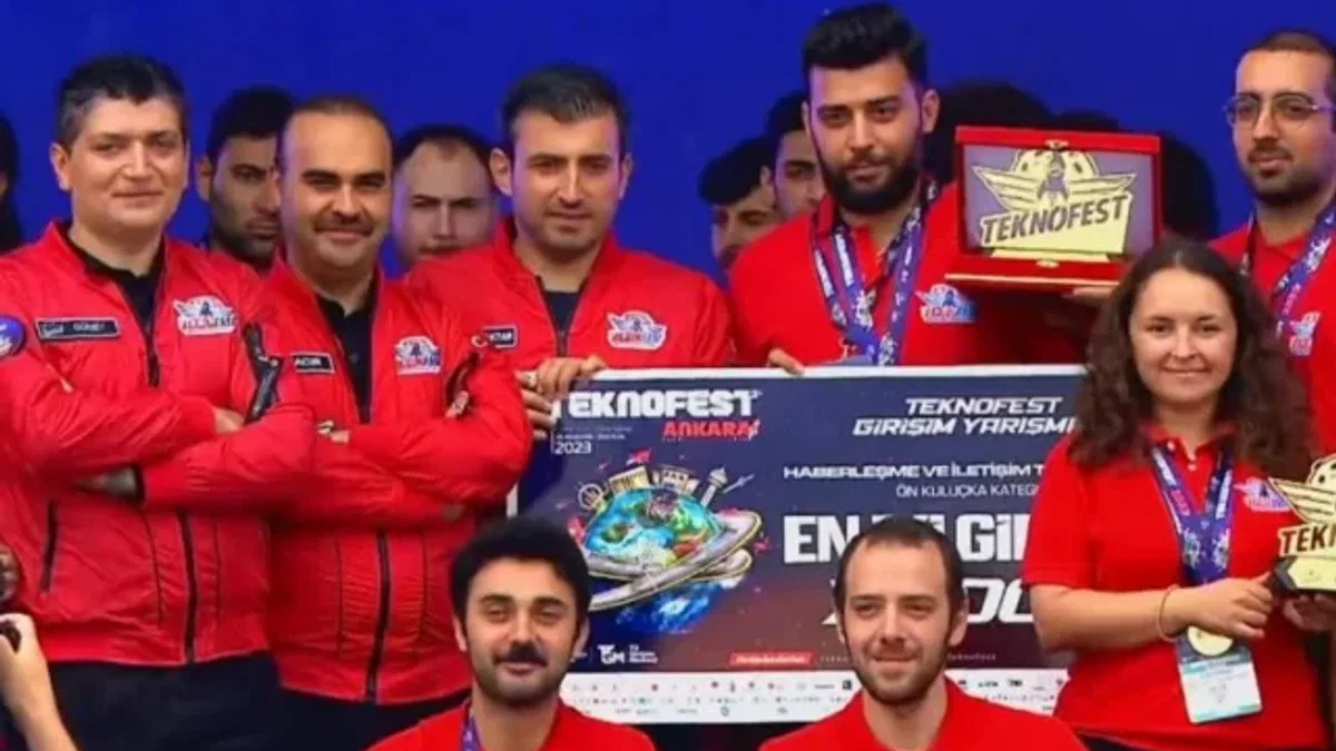 TEKNOFEST'ten Bursa'ya kupalarla döndüler