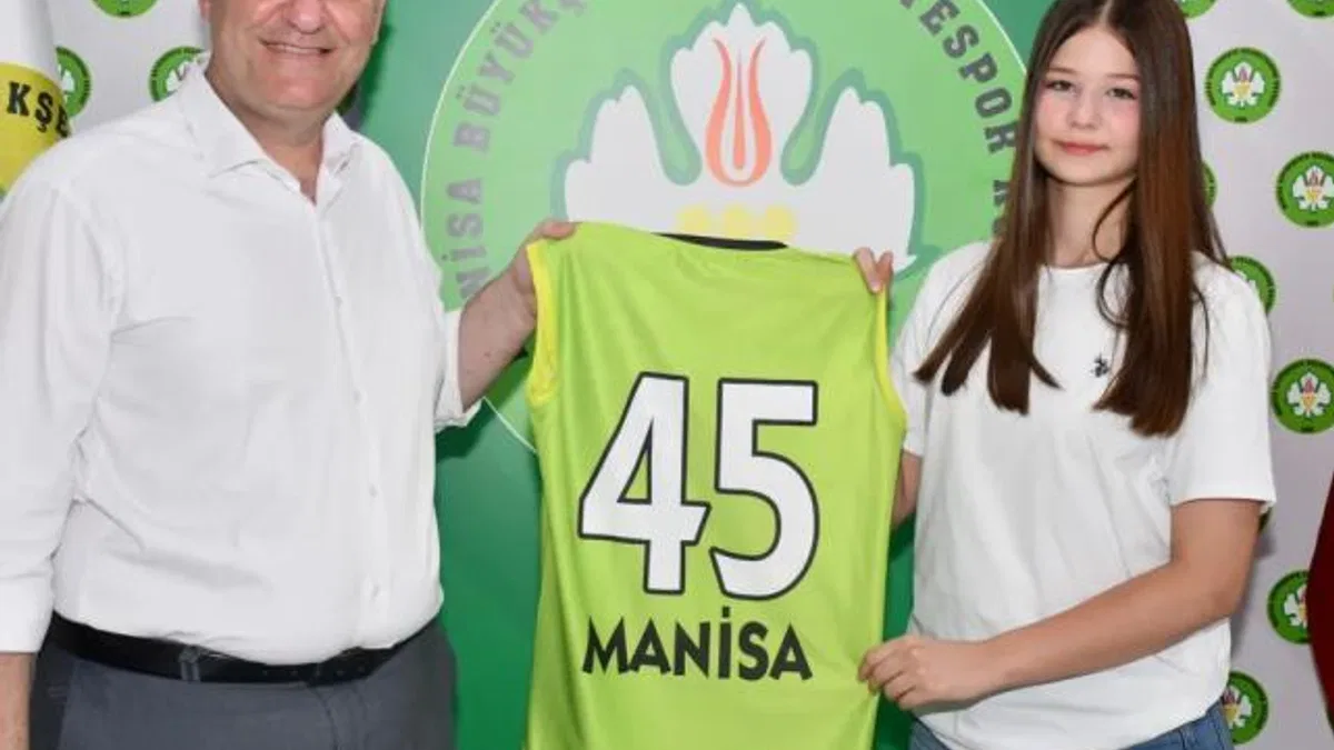 Manisa Büyükşehir filede Güneş'i renklerine bağladı