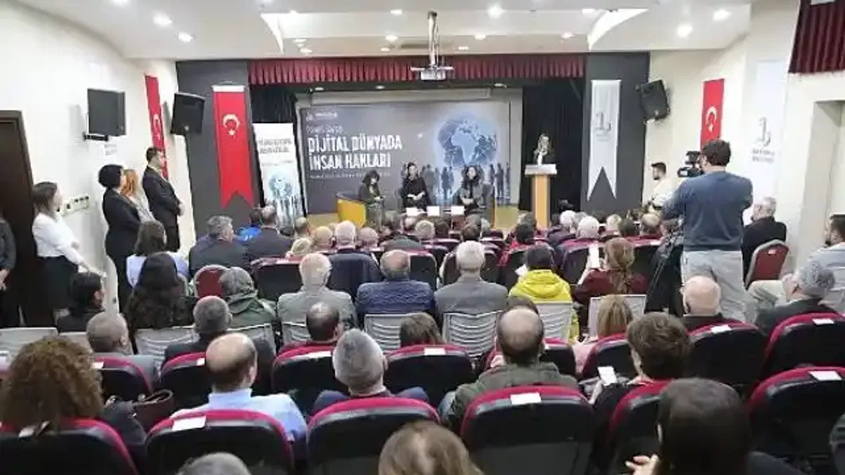 Bayraklı Belediyesinden 'Dijital Dünyada İnsan Hakları Paneli' Başkan Önal, "Eşit, adil ve özgür bir dünya diliyorum"