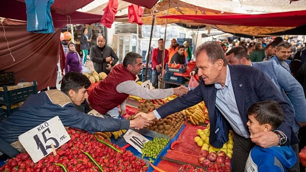 Başkan Seçer pazar esnafıyla buluştu