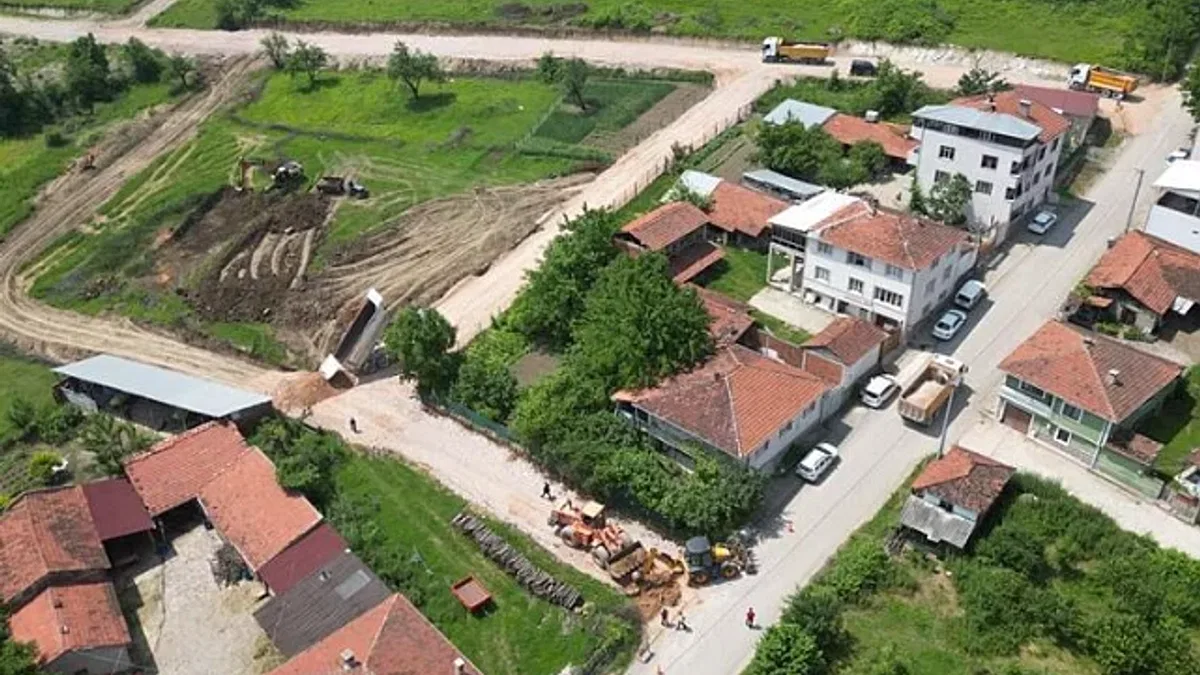 Bursa İnegöl'de yeni yollar ilçenin gelişime katkı sağlıyor