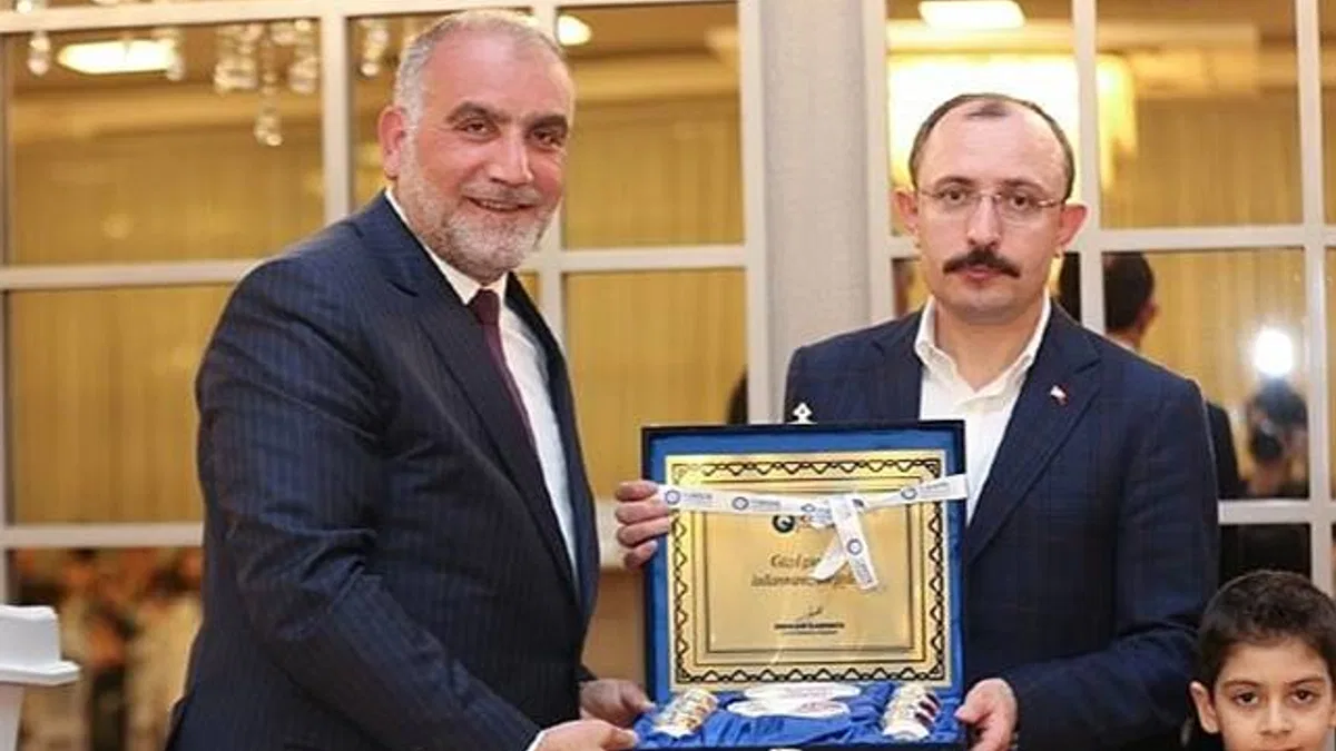 Bakan Muş ve Başkan Sandıkçı Depremzede Ailelerle İftarda Bir Araya Geldi
