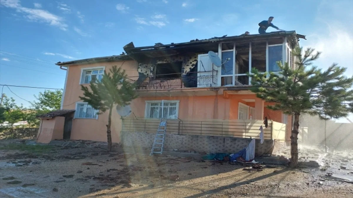Karakeçili'de yangın çıkan ev zarar gördü