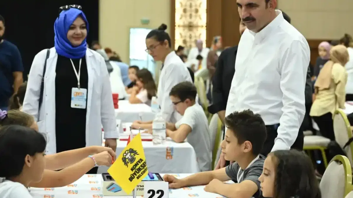 Konya'da Başkan Altay öğrencilerin heyecanına ortak oldu