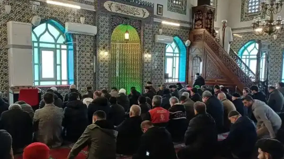 Kocaeli'de Akça Camii ibadete yeniden açıldı