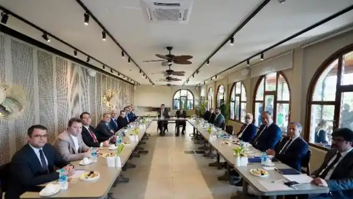 İmamoğlu Adalar Belediye Başkanı Akpolat'ı tebrik etti