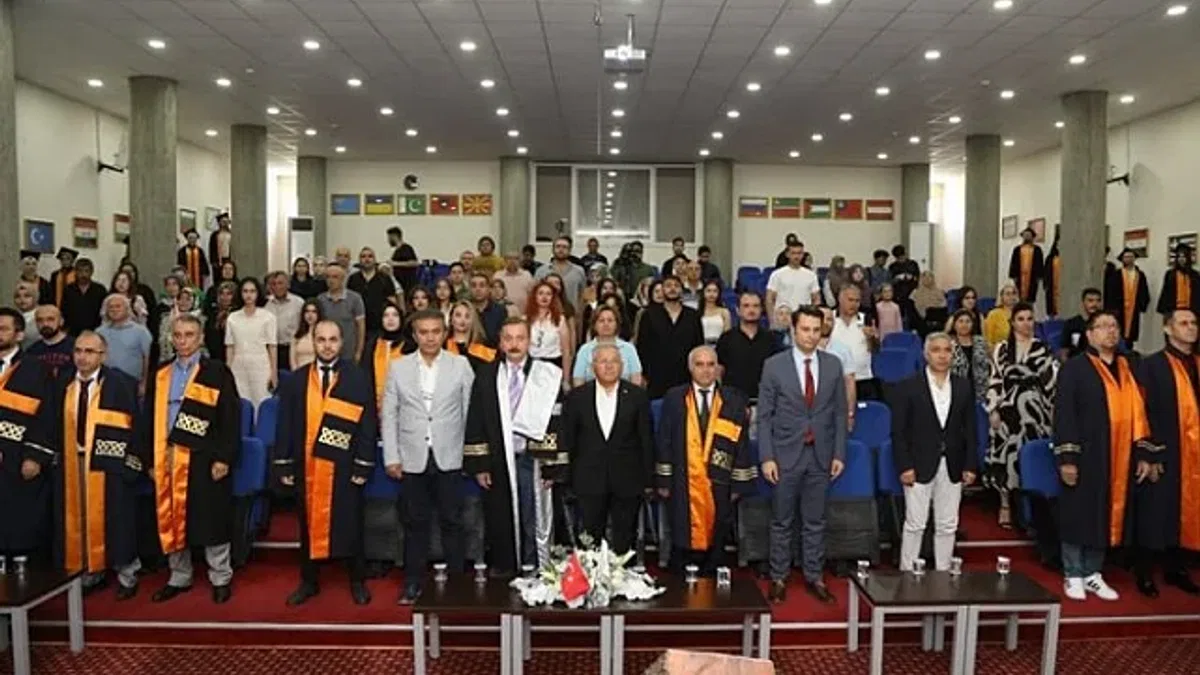 Erciyes Üniversitesi turizm mezunlarını verdi