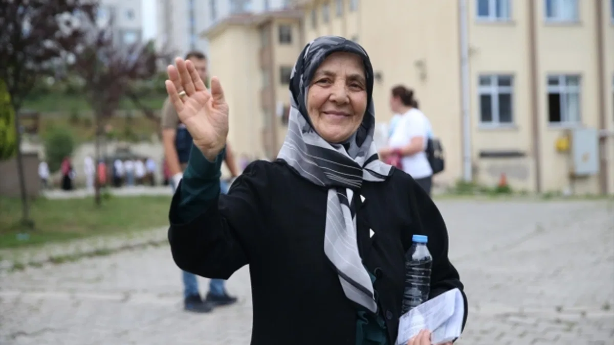 84 yaşında üniversite sınavına girdi