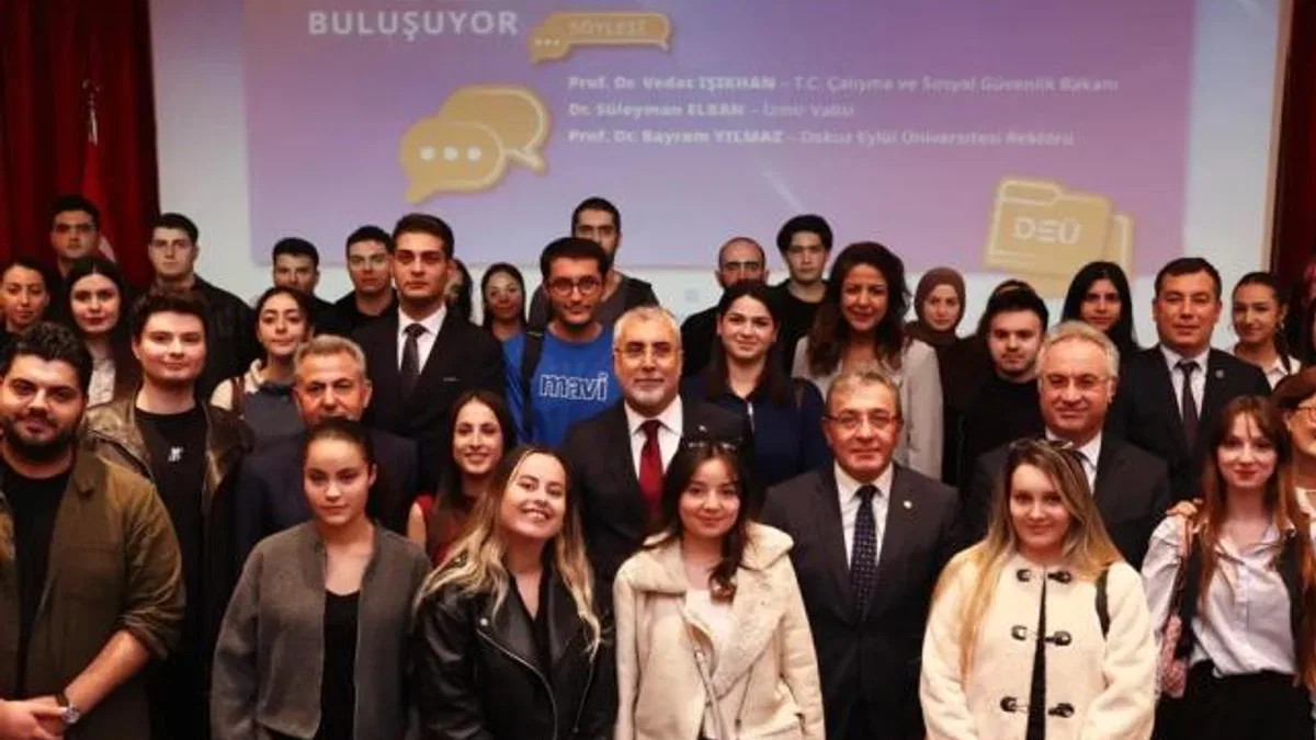 Bakan Işıkhan Dokuz Eylül Üniversitesi’nde öğrencilerle buluştu