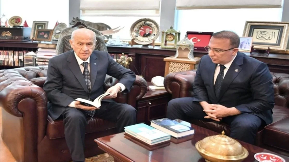 MHP, "Geleceğin Ekonomi Vizyonu" ile "Türk Kuşağı: Türkiye'nin Büyük Stratejisi" kitapları hazırladı