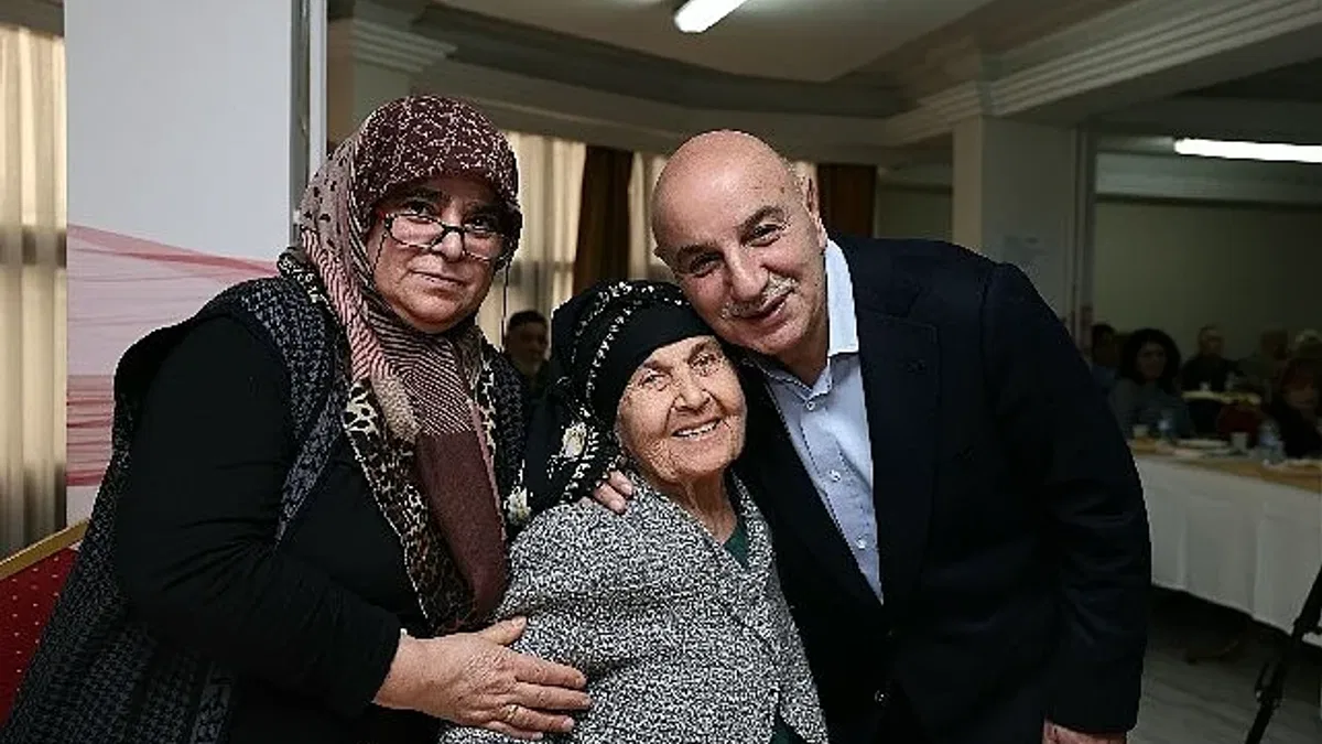 Başkan Altınok Huzurevinde Yeni Yılı Kutladı