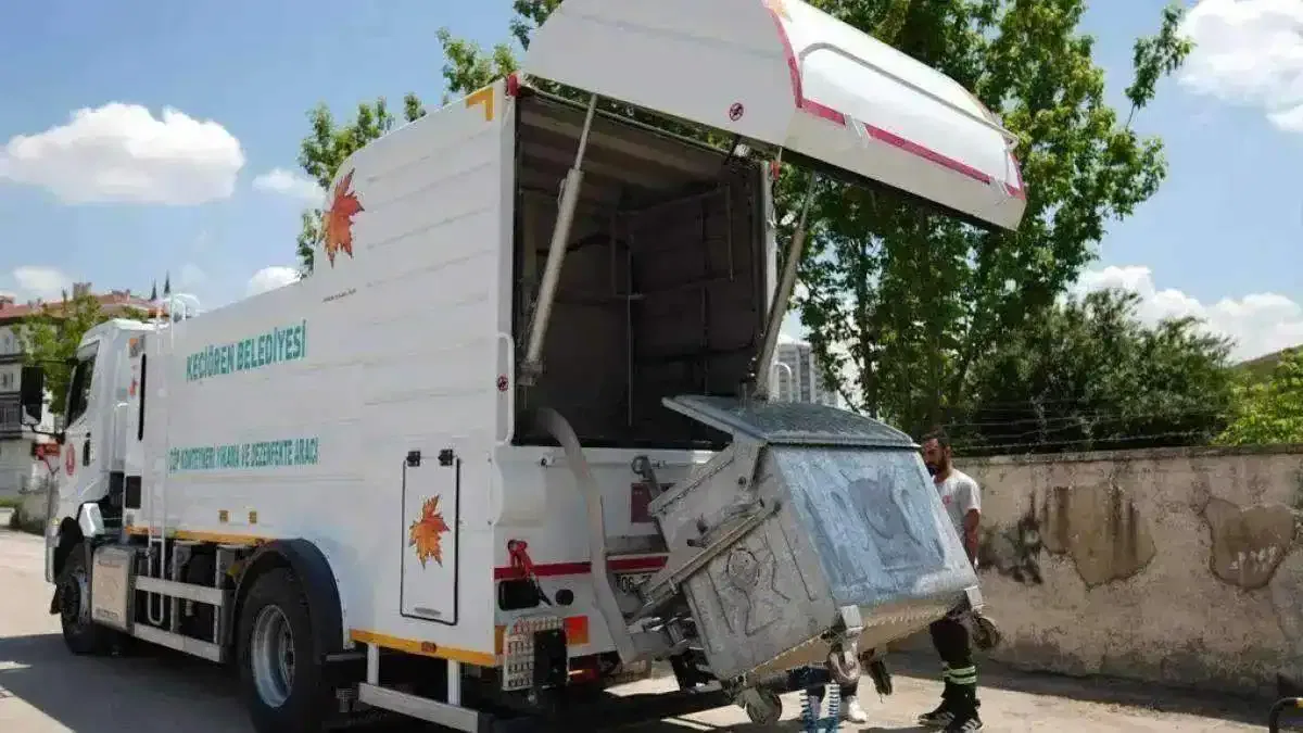 Ankara Keçiören'de konteynerler tek tek yıkanıyor