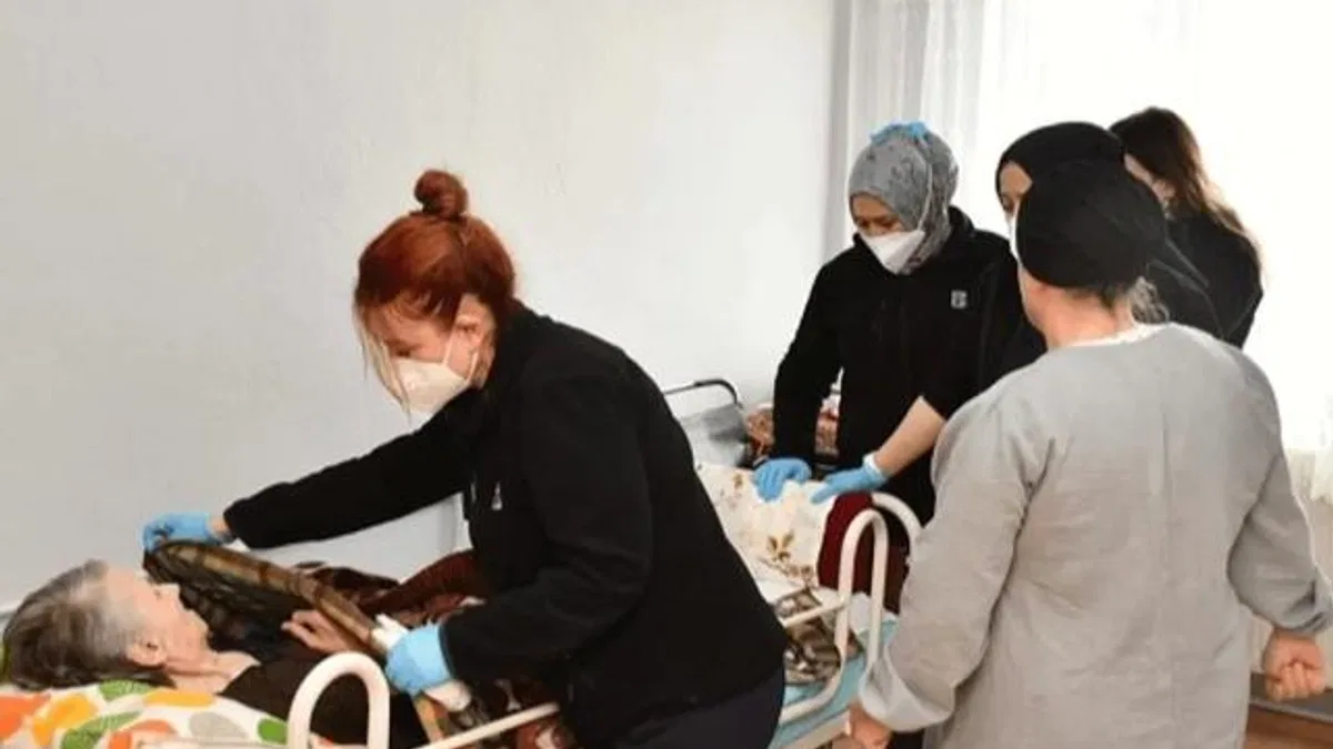 Balıkesir'de evde bakım hizmeti yüzleri güldürüyor