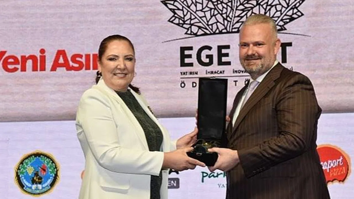 Menemen Belediye Başkan Vekili Aydın Pehlivan'a Büyük Onur Menemen Belediyesi'ne "Gençliğin ve Geleceğin Kenti" Ödülü