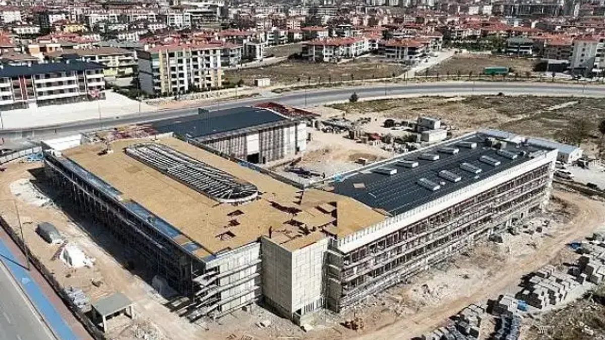 Selçuklu Belediyesi tarafından Konya'ya kazandırılacak olan Türkiye'nin en kapsamlı ve modern Güzel Sanatlar Lisesi'nin yapımı tüm hızıyla devam ediyor.