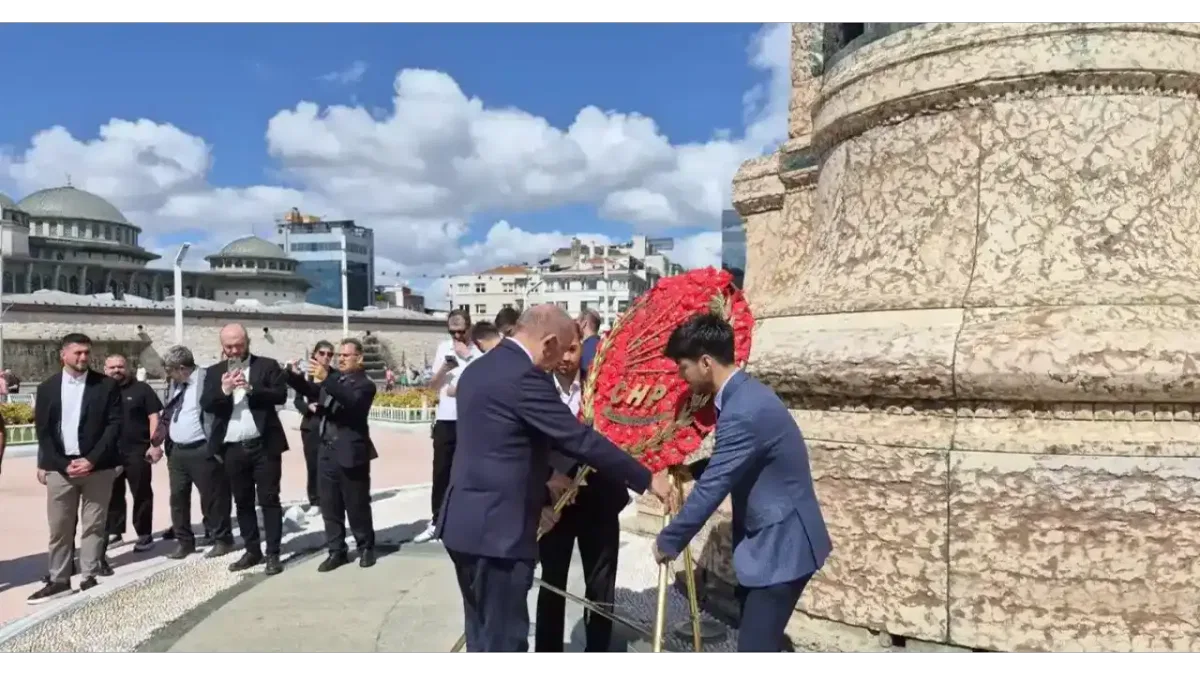 CHP İstanbul Taksim'de buluştu... Gürsel Tekin'den 9 Eylül'de Anıtkabir daveti