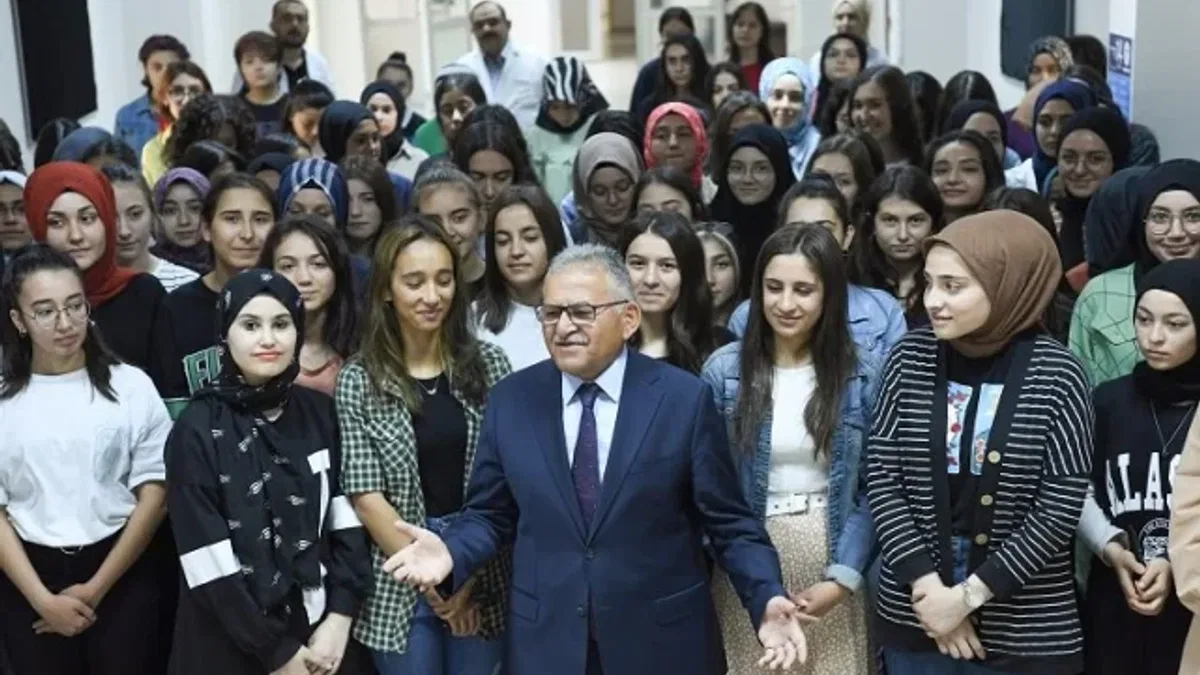 Kayseri Büyükşehir'den üniversite öğrencilerine nakdi destek