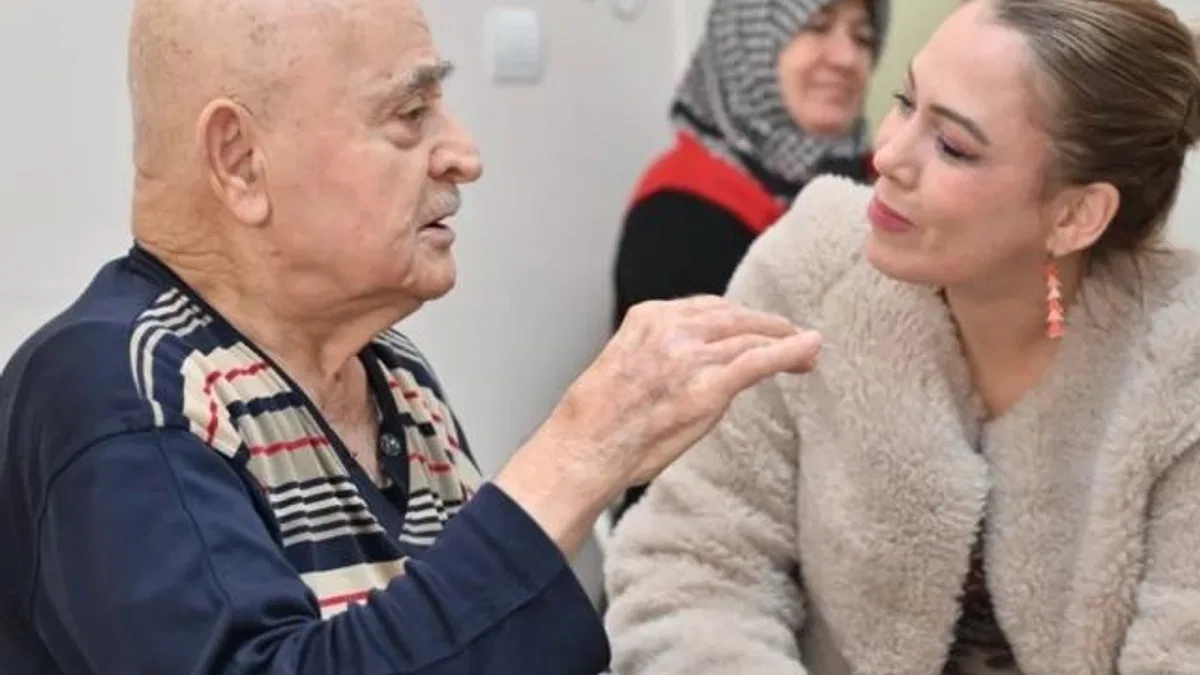 Manisa'da başkan eşinden duygusal ziyaret!