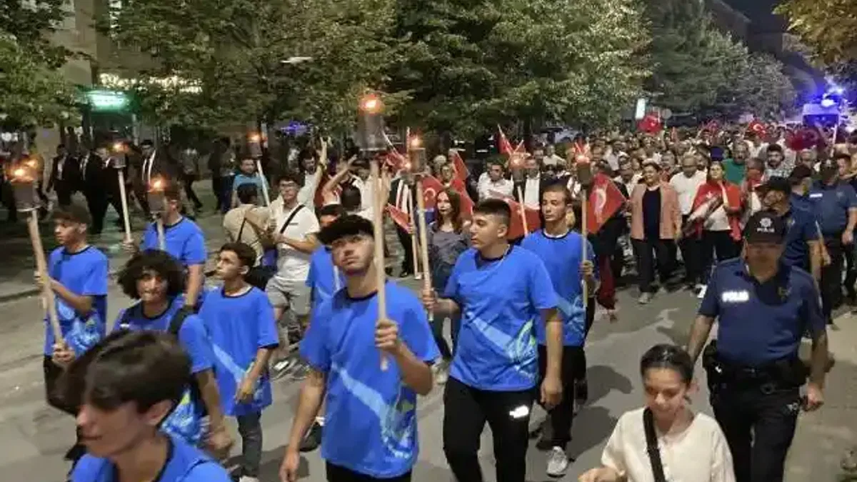 Kırşehir'de 30 Ağustos Zafer Bayramı'nda fener alayı düzenlendi