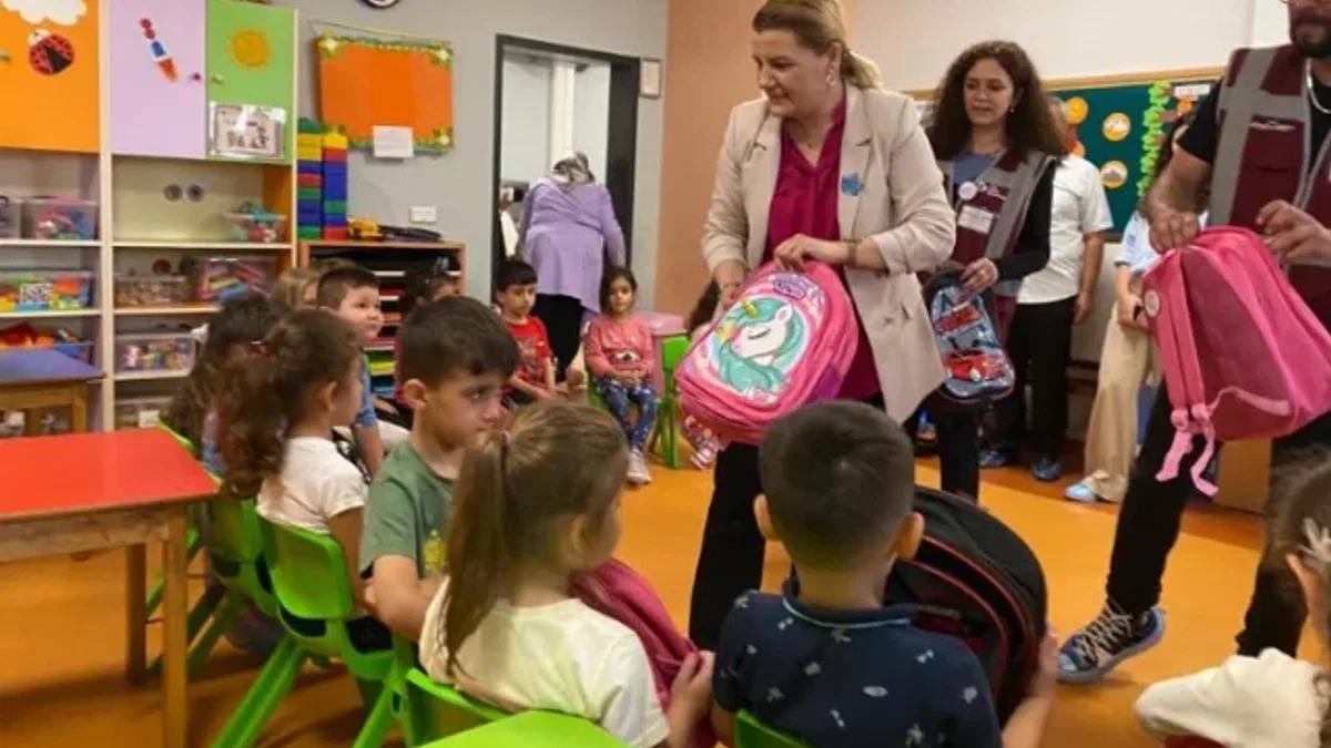 İzmit'ten minik öğrencilere eğitim desteği
