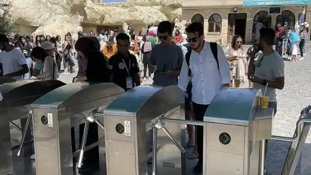 Gençler "Müzekart GNS" ile Türkiye'deki tarihi mekanları ücretsiz geziyor